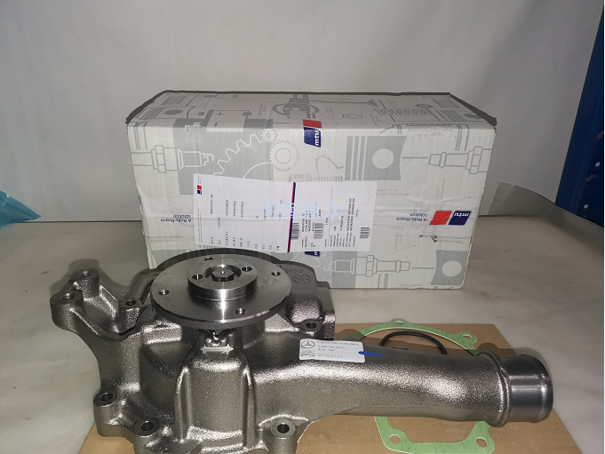 MTU奔驰发动机OM906OM926冷却液水泵9042005001/80